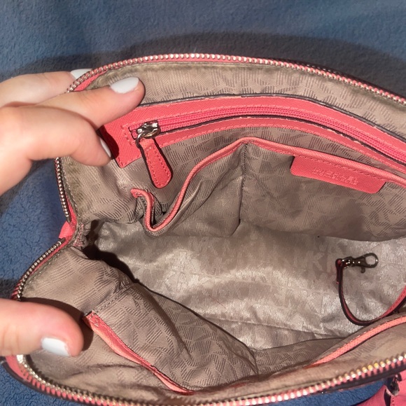 Gently used M Kors, LG Dome Satchel in Lt Pink/Blossom. - Picture 8 of 9